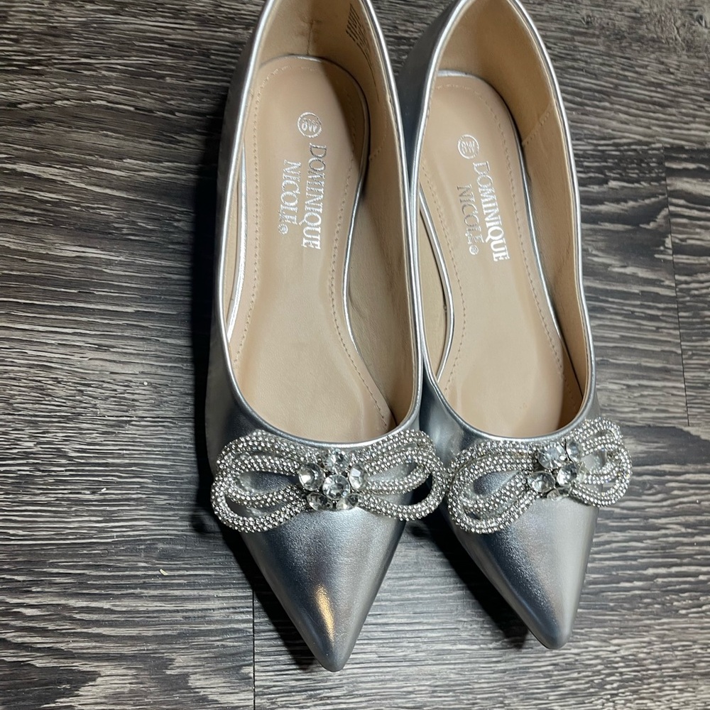 Dominique Nicole Silver Flats - Picture 4 of 7